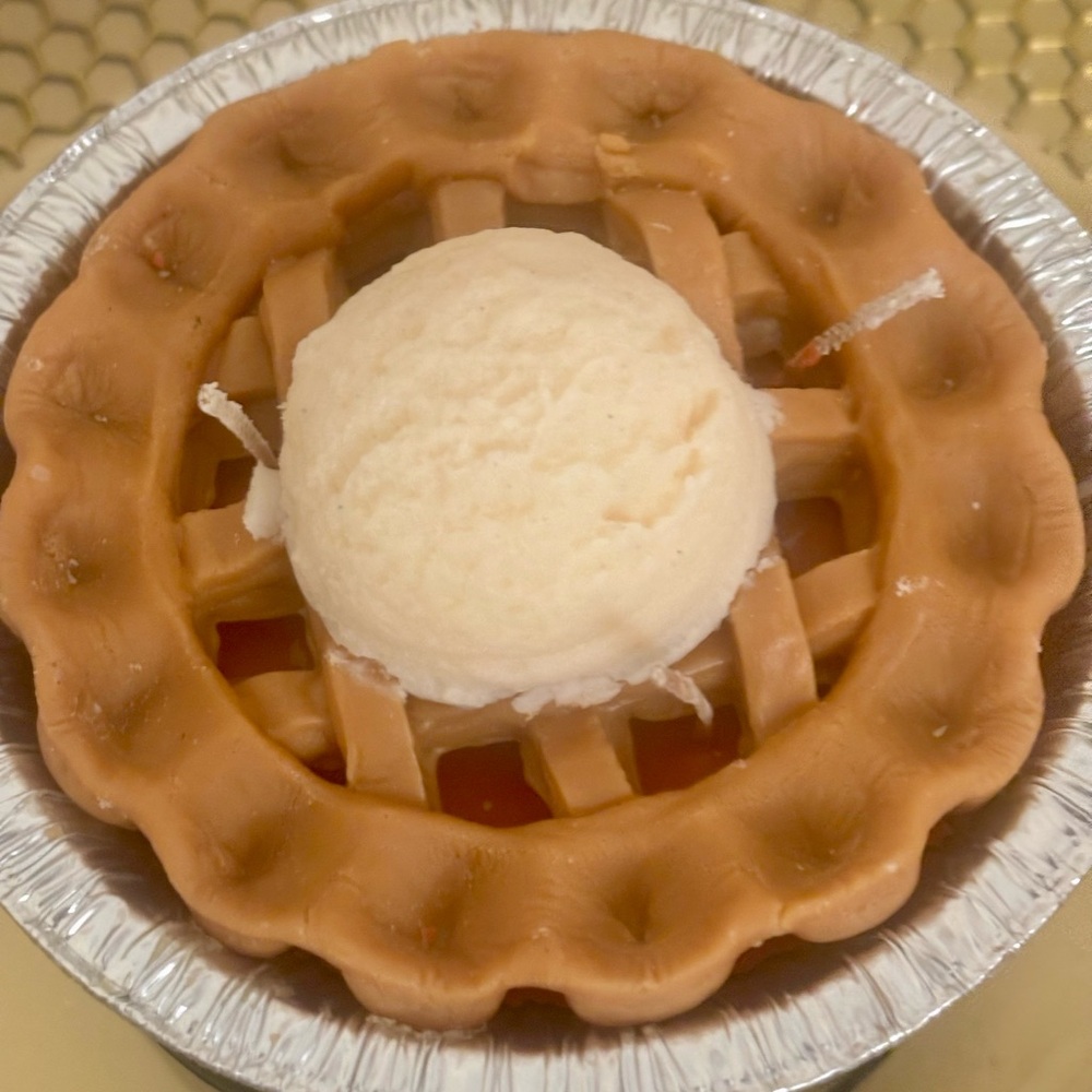 Apple pie candle